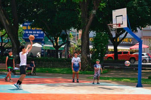 Kids playing basket ball