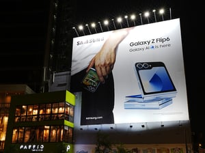 Samsung Galaxy Flip 6 Billboard