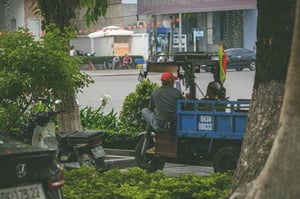Trò chuyện trên xe ba gác
