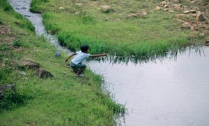 A fishing boy / Chú bé câu cá