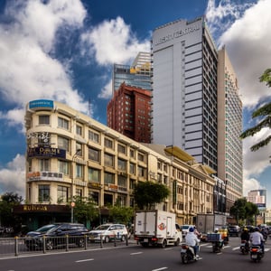 Con đường nhộn nhịp ở Quận 1