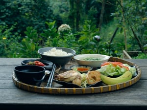 Mâm cơm giữa rừng
