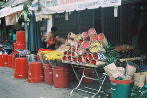 Sạp hoa tươi nhiều màu sắc