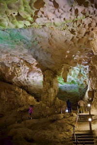 Hang Sửng Sốt