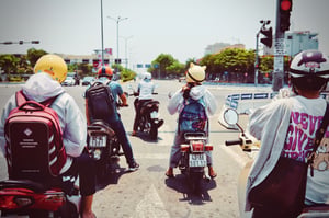 Chờ đèn giao thông tại một ngã tư
