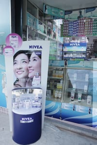 Kệ trưng bày Nivea ở kênh truyền thống (GT)