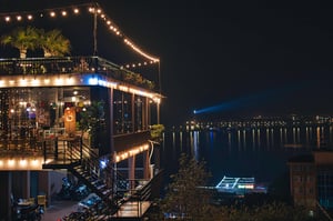 Quán cafe ngắm hải đăng ở Hạ Long
