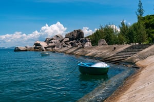 Hai chiếc thuyền thúng