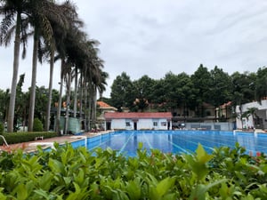 Bể bơi ngoài trời