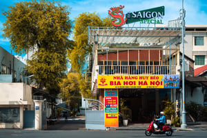 Bia hơi Hà Nội và Saigon Special