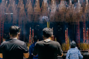 Thắp hương cầu nguyện