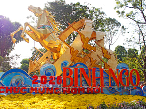 Linh vật Bính Ngọ tại Hội Hoa Xuân Tao Đàn