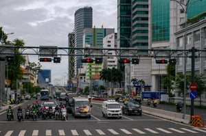 Dưới chân cầu Ba Son