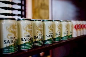 Bia Sài Gòn và Bia 333 trên kệ