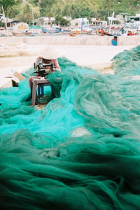 Người dân dệt lưới đánh cá ở Ninh Thuận