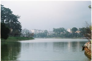 Mặt hồ Xuân Hương tĩnh lặng