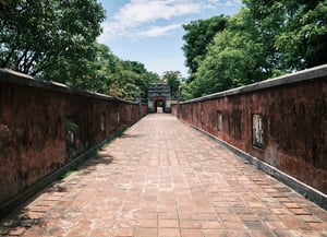 Con đường bên trong Hoàng thành Huế