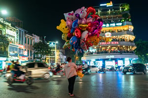 Bong bóng giữa chốn phồn hoa