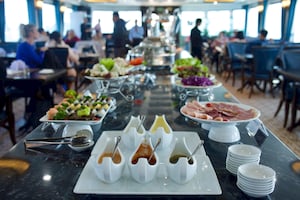 Quầy buffet trên tàu