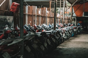 Một bãi giữ xe ở trung tâm thành phố
