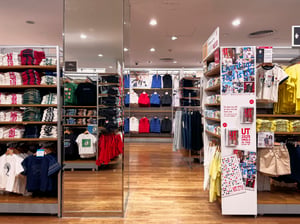 Không gian mua sắm trong Uniqlo Parkson