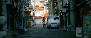 Con hẻm chưa thức giấc