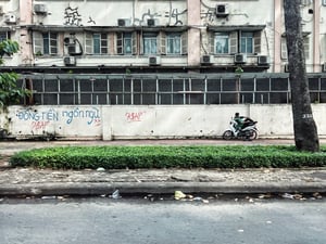 A GoJek driver against a weird wall