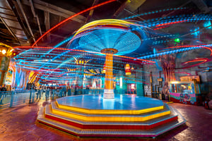 Colorful Carousel: Xích đu ánh sáng rực rỡ