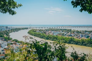 Thành phố Phú Yên nhìn từ Tháp Nhạn