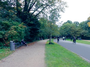 Con đường tại công viên Vondelpark (Amsterdam, Hà Lan)