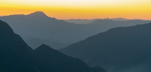 Hoàng hôn trên đỉnh núi