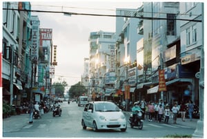 Đường phố Sài Gòn tấp nập