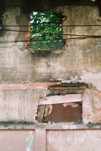 Mảng tường gạch cũ