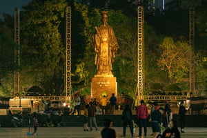 Tượng Vua Lý Thái Tổ